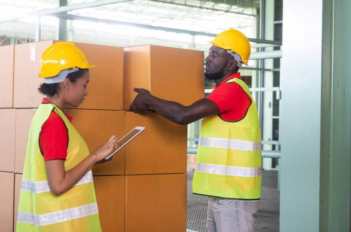 Stockage et manutention : comment sécuriser les colis ?