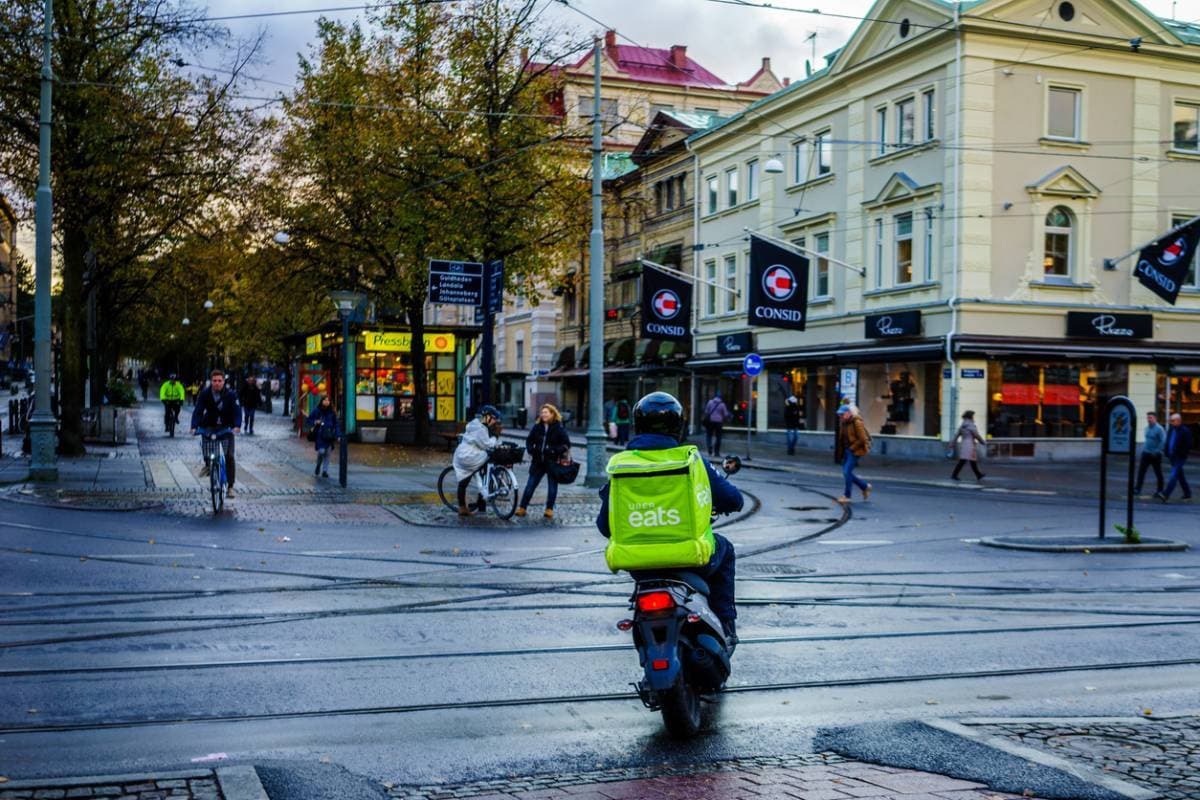 Complément de revenus : devenez livreur Uber Eats