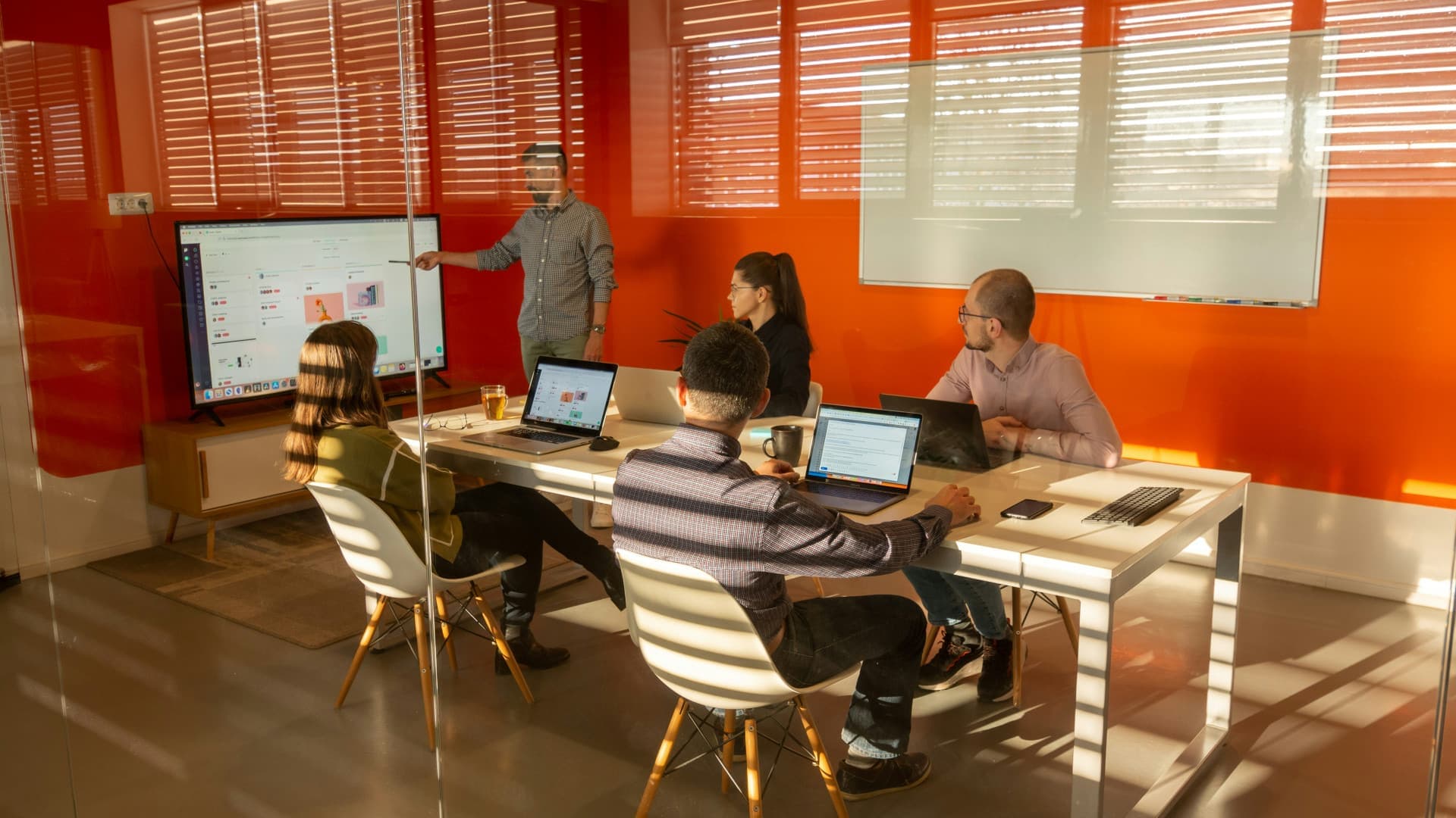 Entreprises : pourquoi investir dans un écran interactif ?