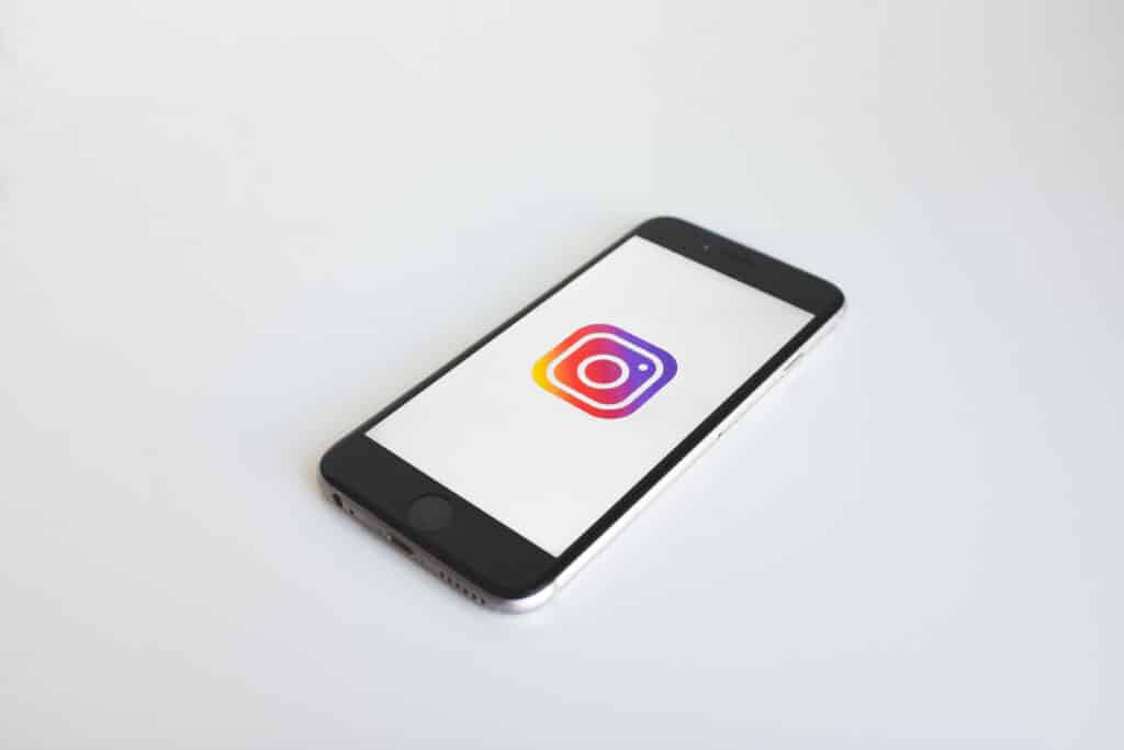 Comment créer une story Instagram en utilisant un éditeur graphique en ligne ?